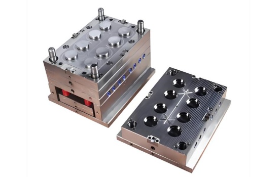 Is plastic shrinkage important for the internal structure of molds?